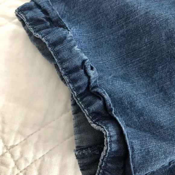 EUC Set of 2 Women’s Button-Up Shirts: 1 Floral and 1 Denim Short-Sleeve - Picture 9 of 16